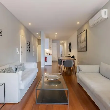 Self Check-in, 3br, Ac/heating & Breakfast Terrace Apartment Lisbon